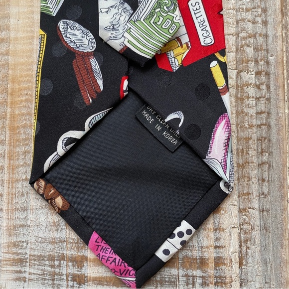 Nicole Miller "Vices" “Vice” Necktie Dated 1990 - Hand Sewn 100% Silk Tie - Picture 14 of 14